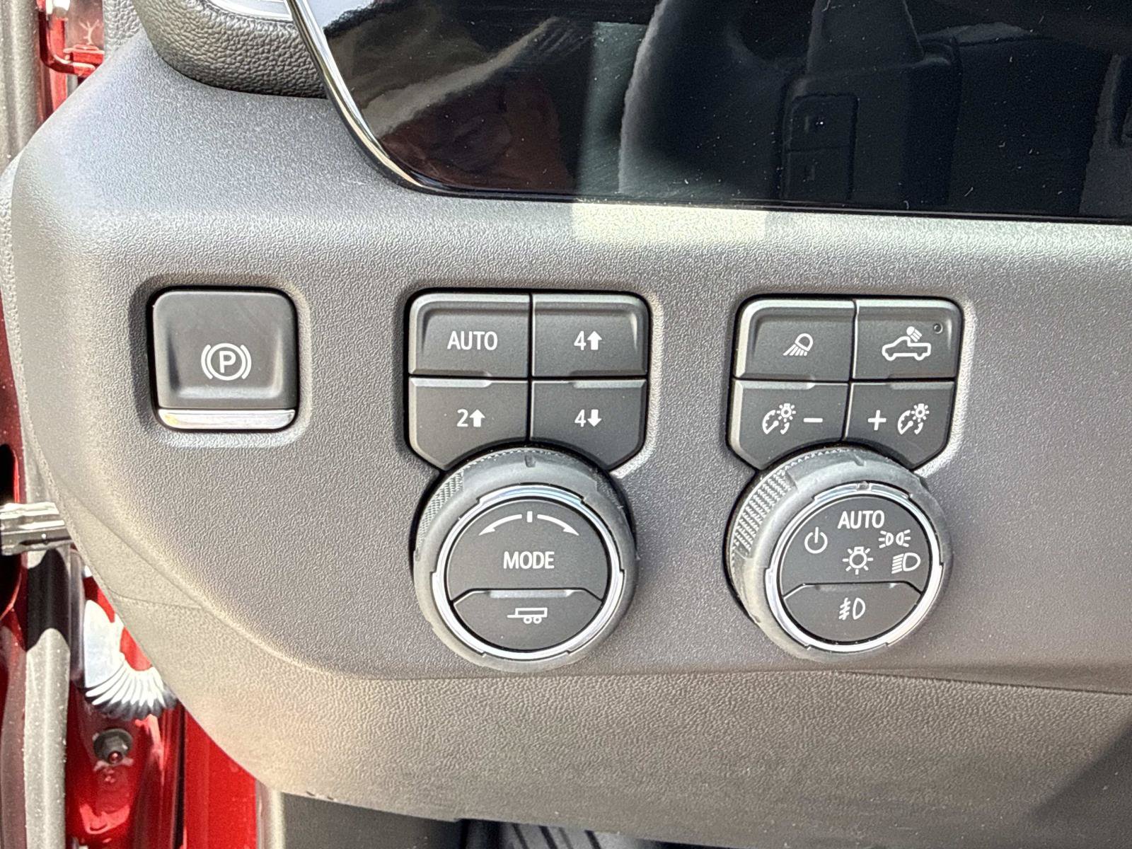 Used 2026 Chevrolet Silverado 1500 LT Trail Boss w/ LT Trail Boss Premium Package AWD/4WD image 31