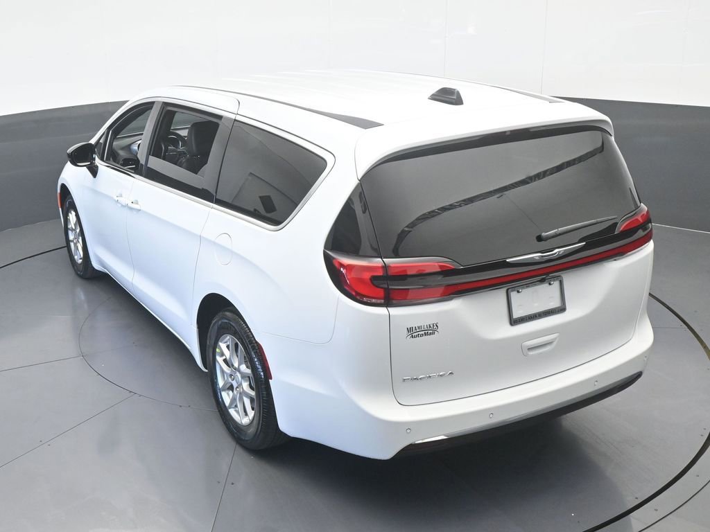New 2026 Chrysler Pacifica Select FWD image 47