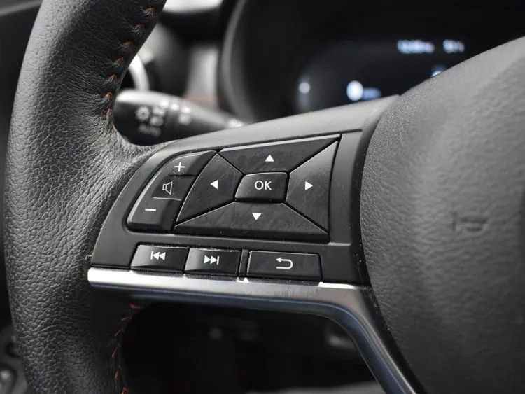 Used 2023 Nissan Kicks SR w/ SR Premium Package FWD image 23