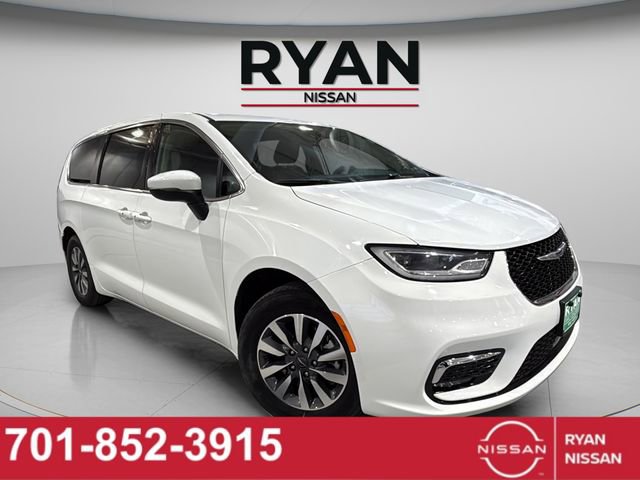 Used 2023 Chrysler Pacifica Touring-L