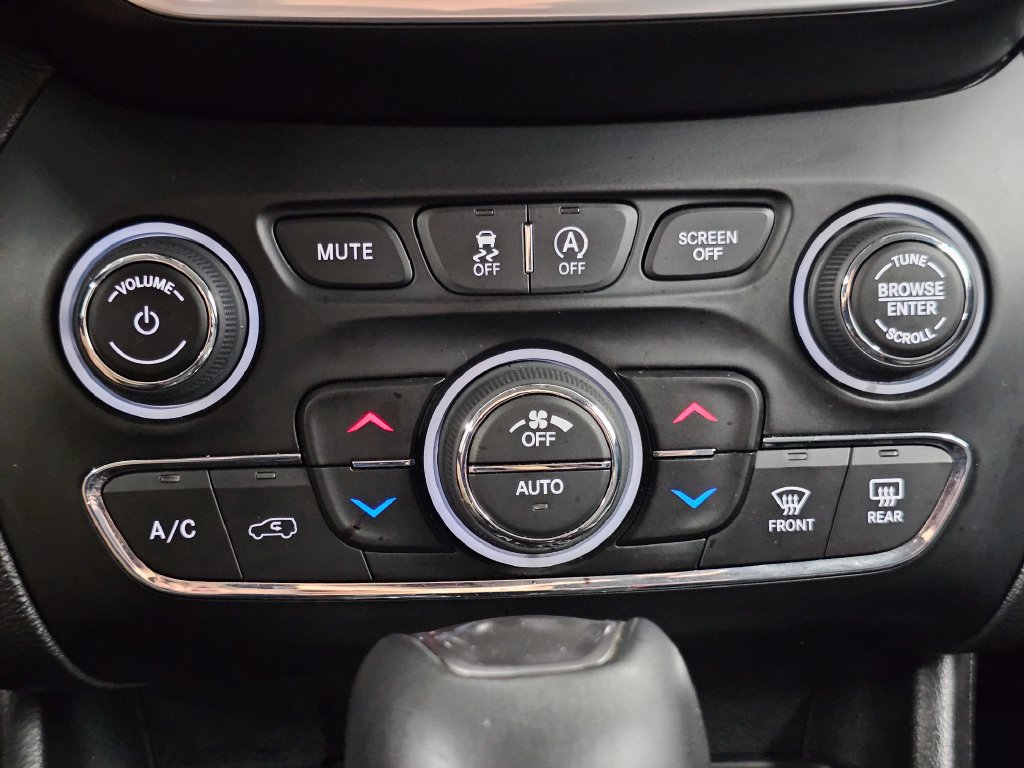 Used 2020 Jeep Cherokee Limited AWD/4WD image 18