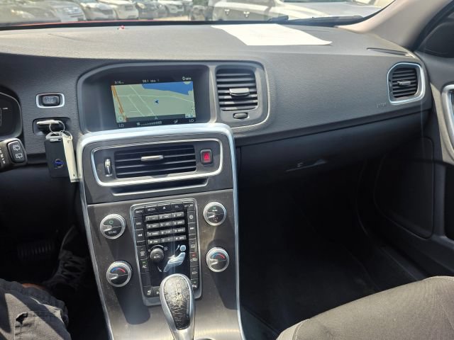 Used 2015 Volvo V60 T5 FWD image 16