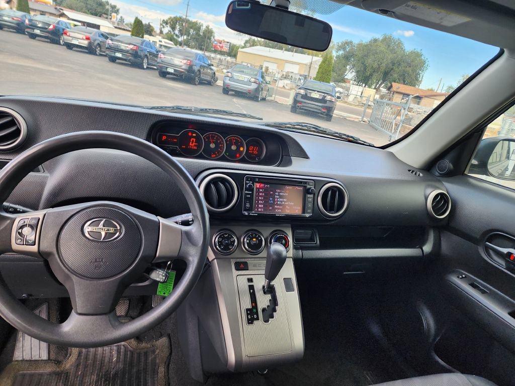 Used 2014 Scion xB FWD image 9