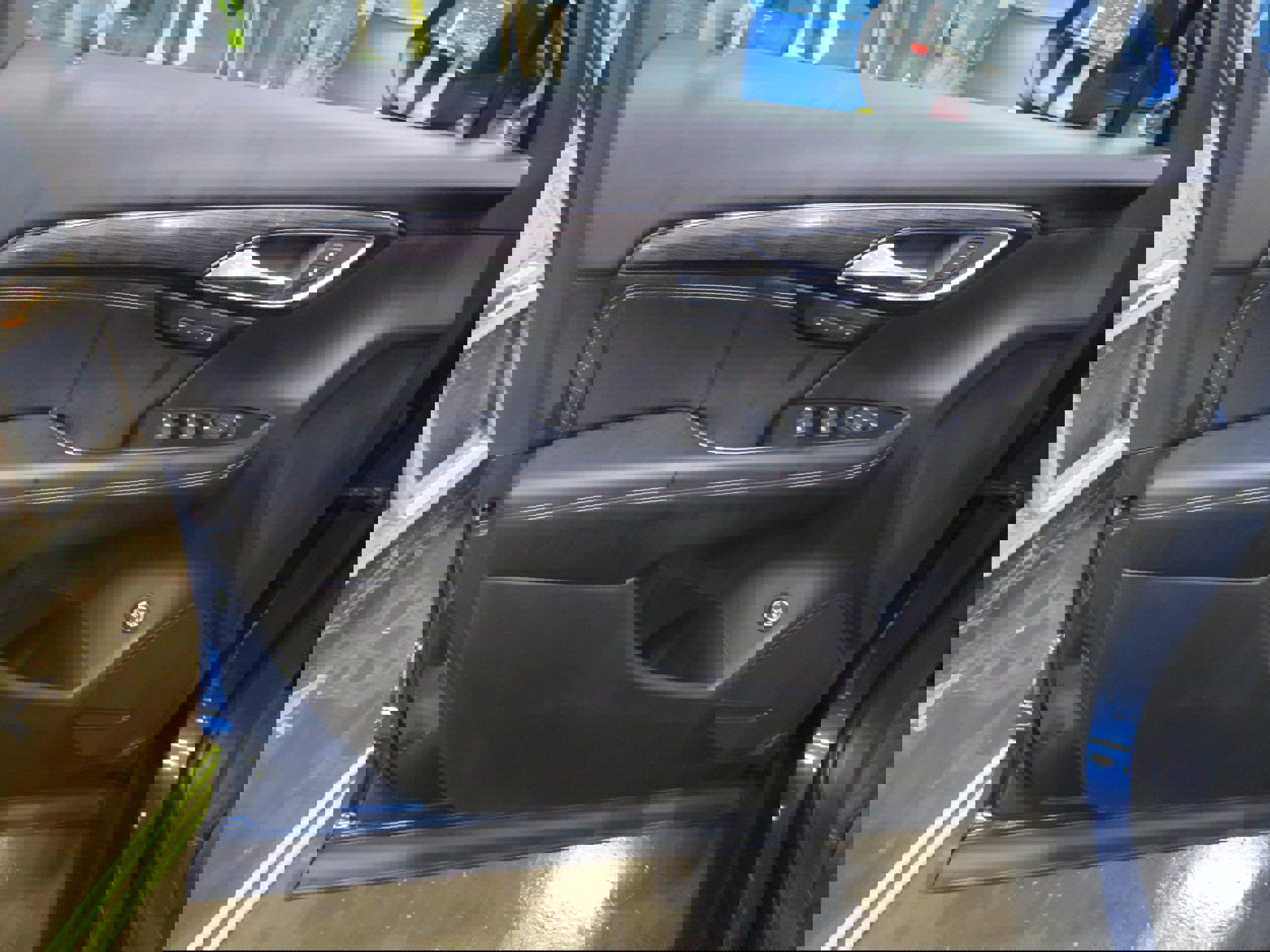 Used 2023 Buick Envision Essence image 16