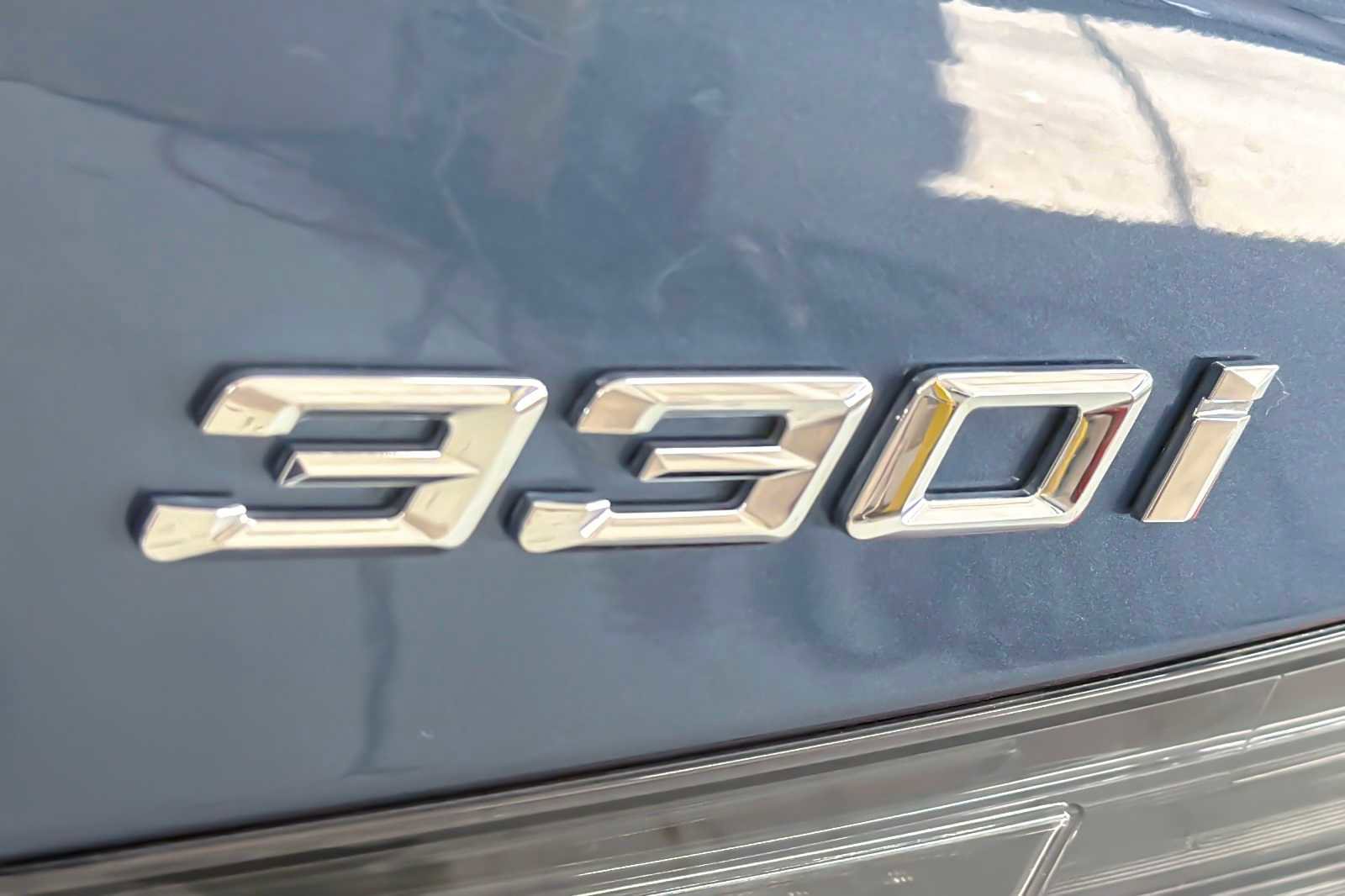 Used 2025 BMW 330i Sedan w/ Premium Package image 27