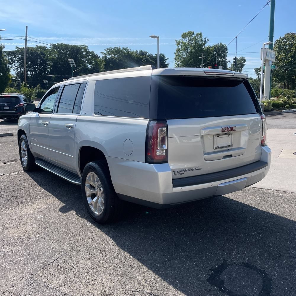 Used 2017 GMC Yukon XL SLT w/ Open Road Package AWD/4WD image 4