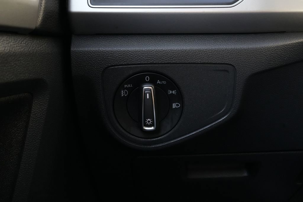 Used 2018 Volkswagen Atlas SE image 53