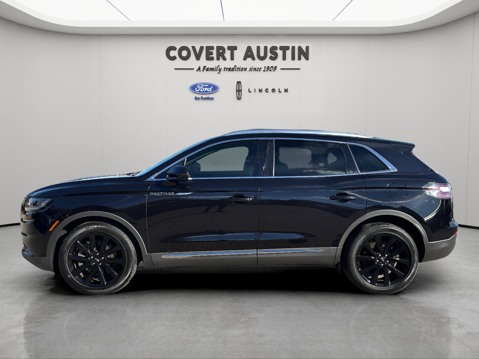 Used 2023 Lincoln Nautilus Reserve w/ Monochromatic Package AWD/4WD image 2