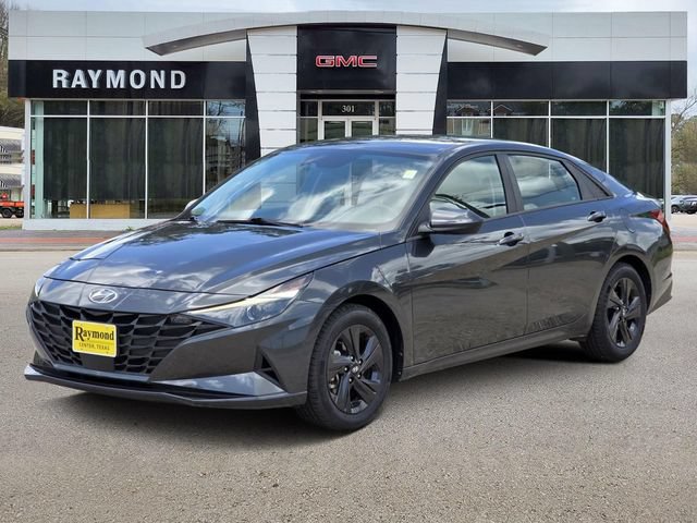 Used 2023 Hyundai Elantra SEL w/ Preferred Accessory Package FWD image 3
