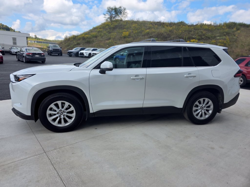 Used 2025 Toyota Grand Highlander FWD image 4