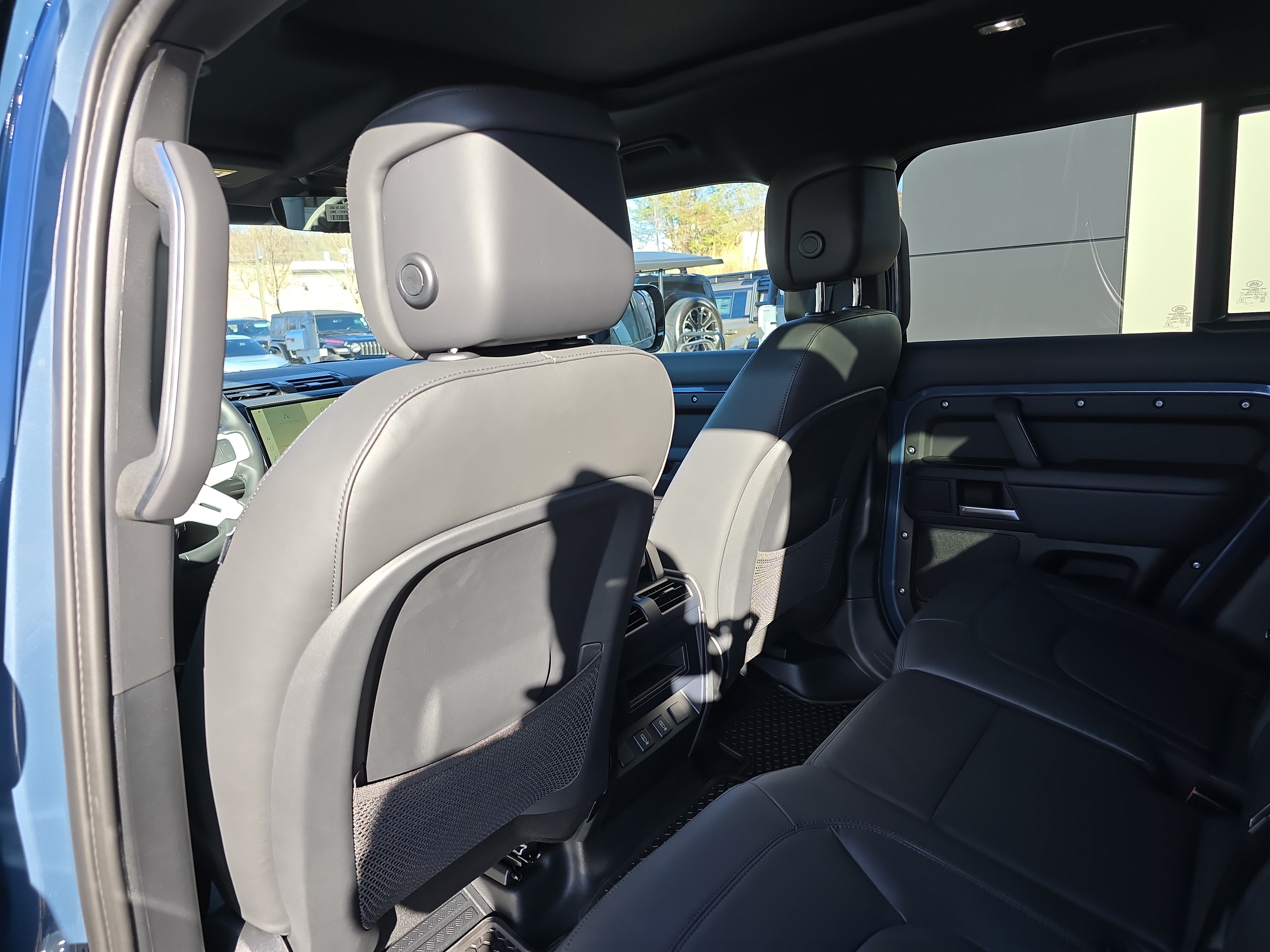 Certified 2026 Land Rover Defender 110 X-Dynamic SE AWD/4WD image 18