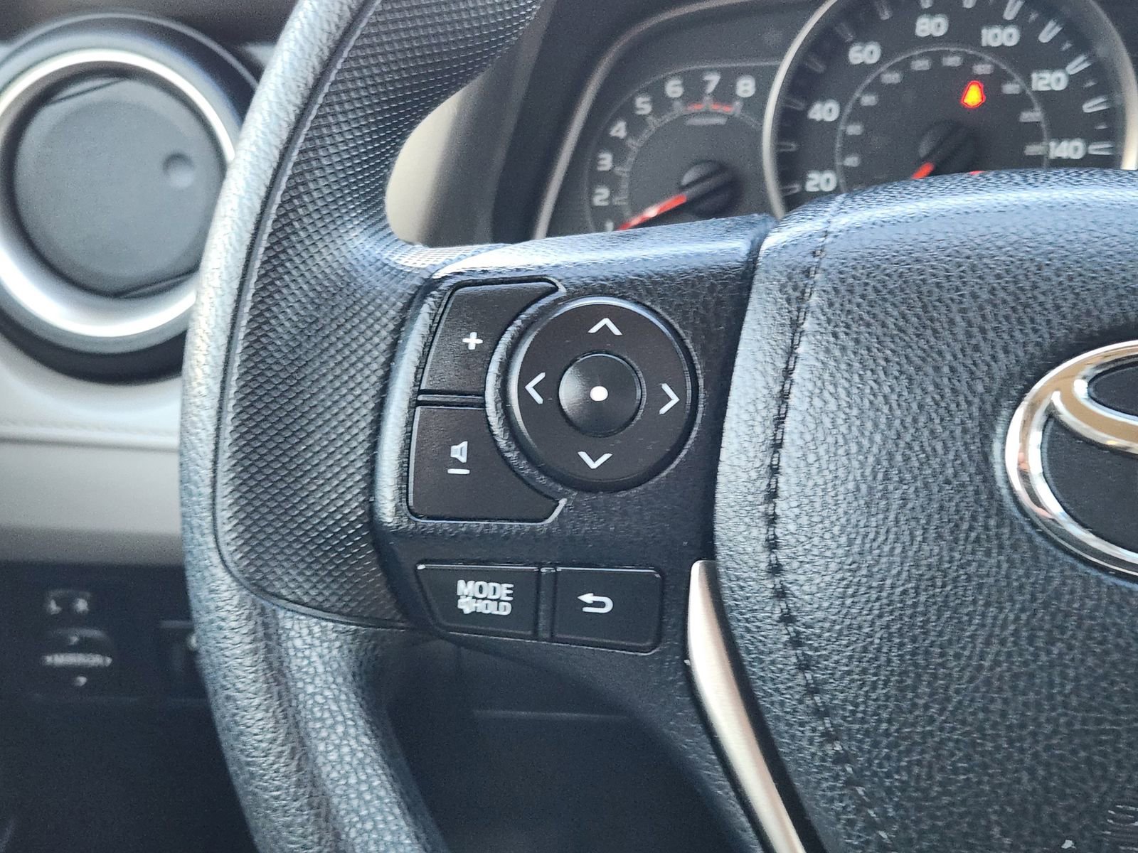 Used 2013 Toyota RAV4 LE image 33