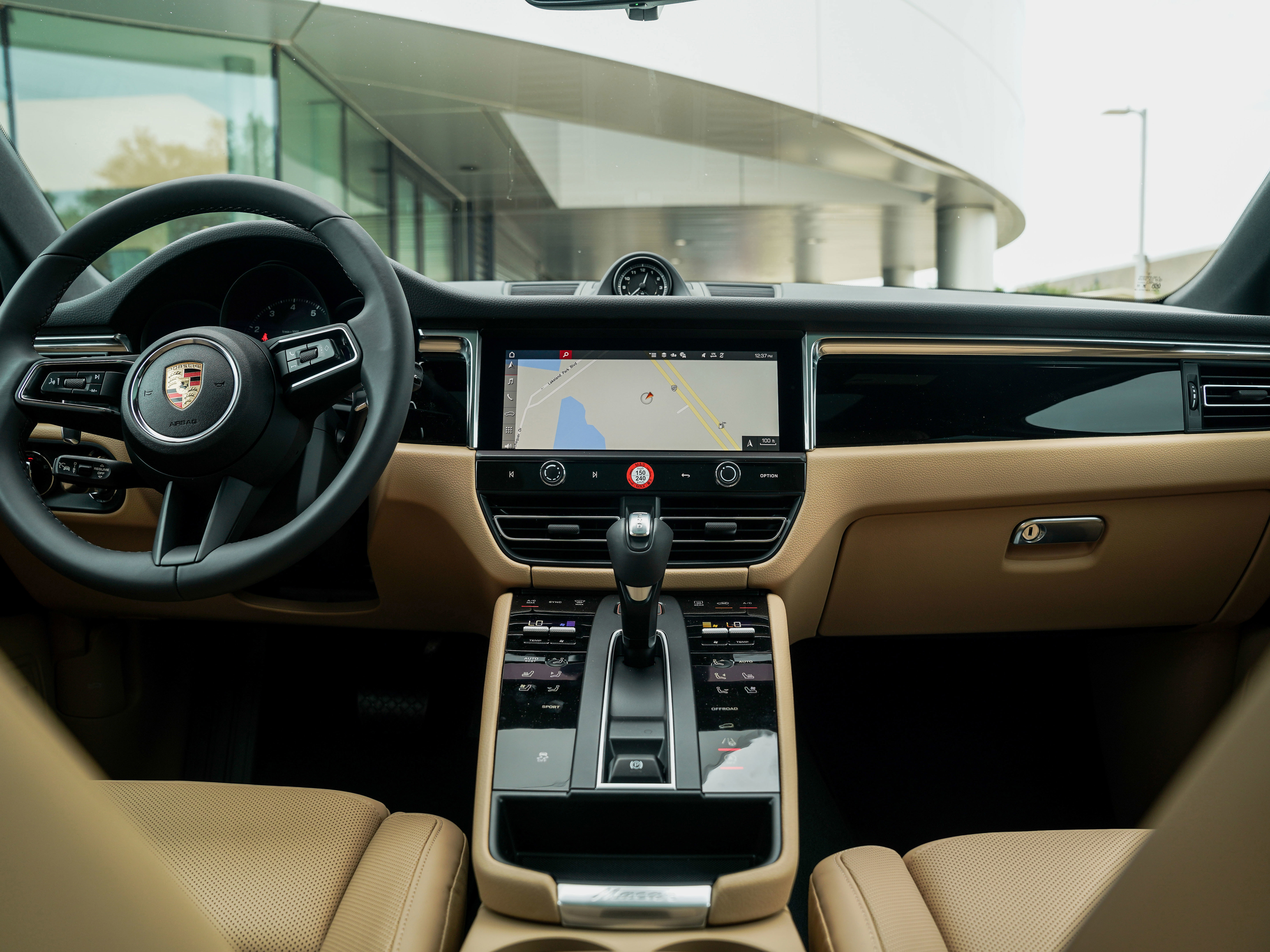 Certified 2025 Porsche Macan image 24