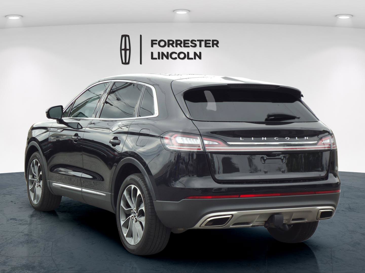 Used 2023 Lincoln Nautilus Reserve w/ Class II Trailer Tow Package AWD/4WD image 5