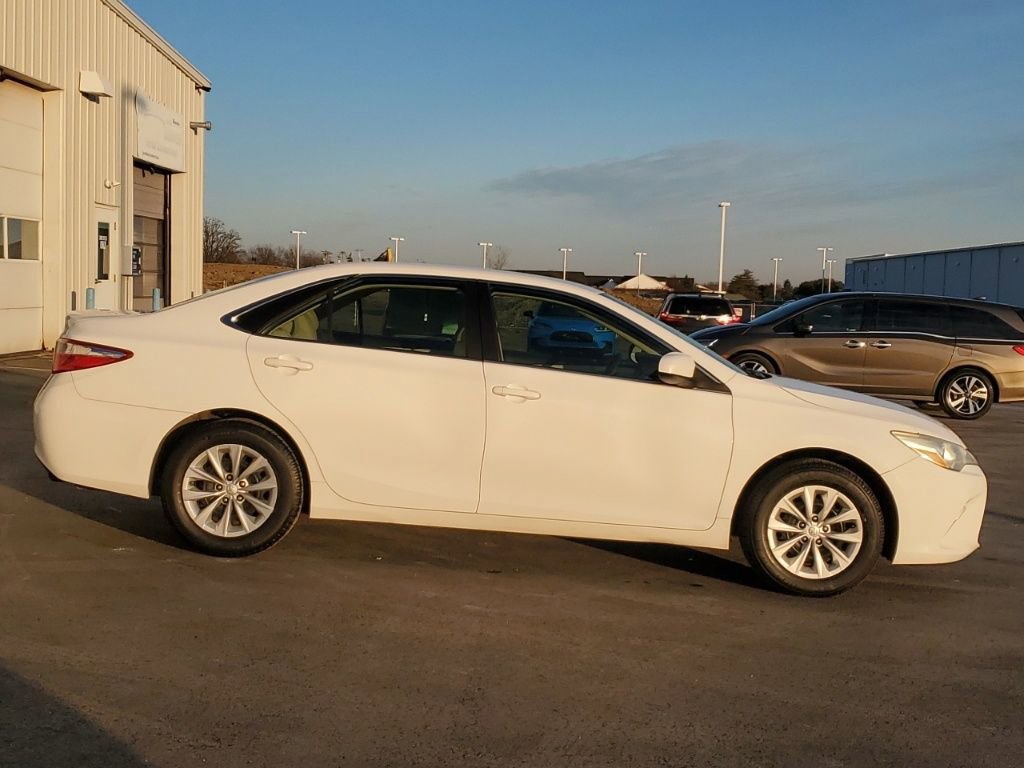 Used 2015 Toyota Camry LE image 8