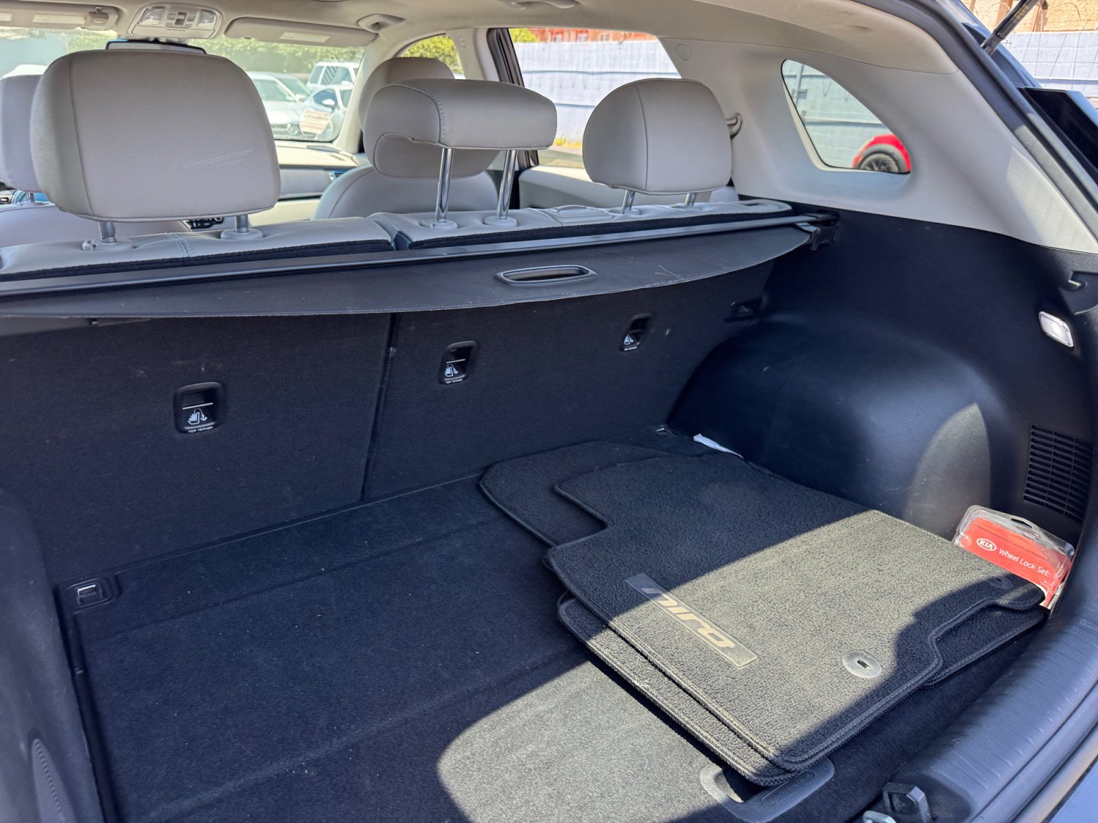 Used 2019 Kia Niro Touring FWD image 18
