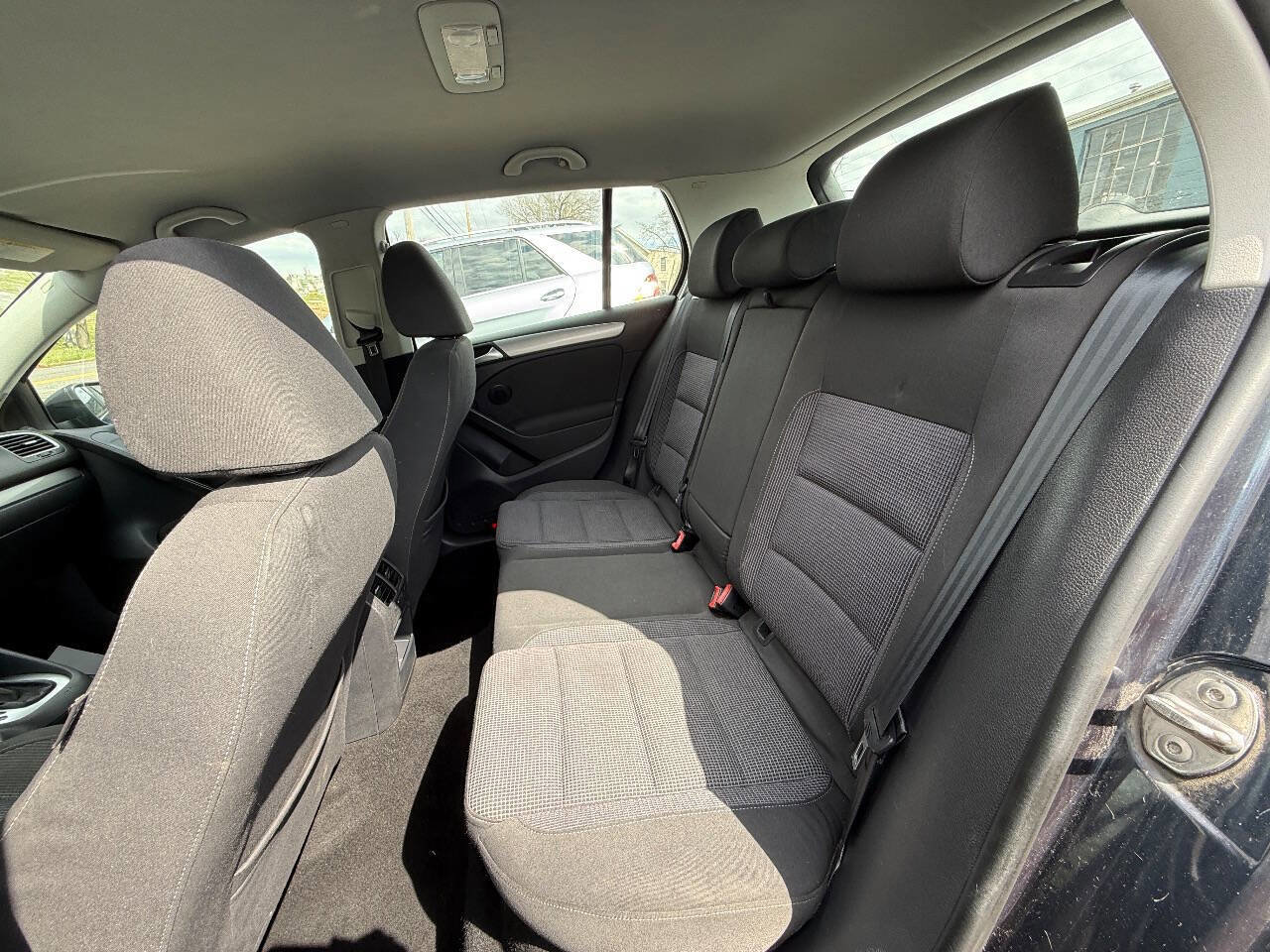 Used 2014 Volkswagen Golf TDI image 18