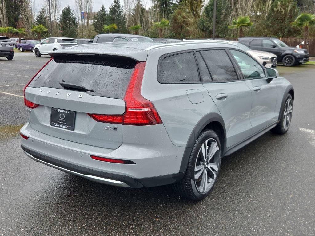 Certified 2025 Volvo V60 B5 Cross Country Plus image 2