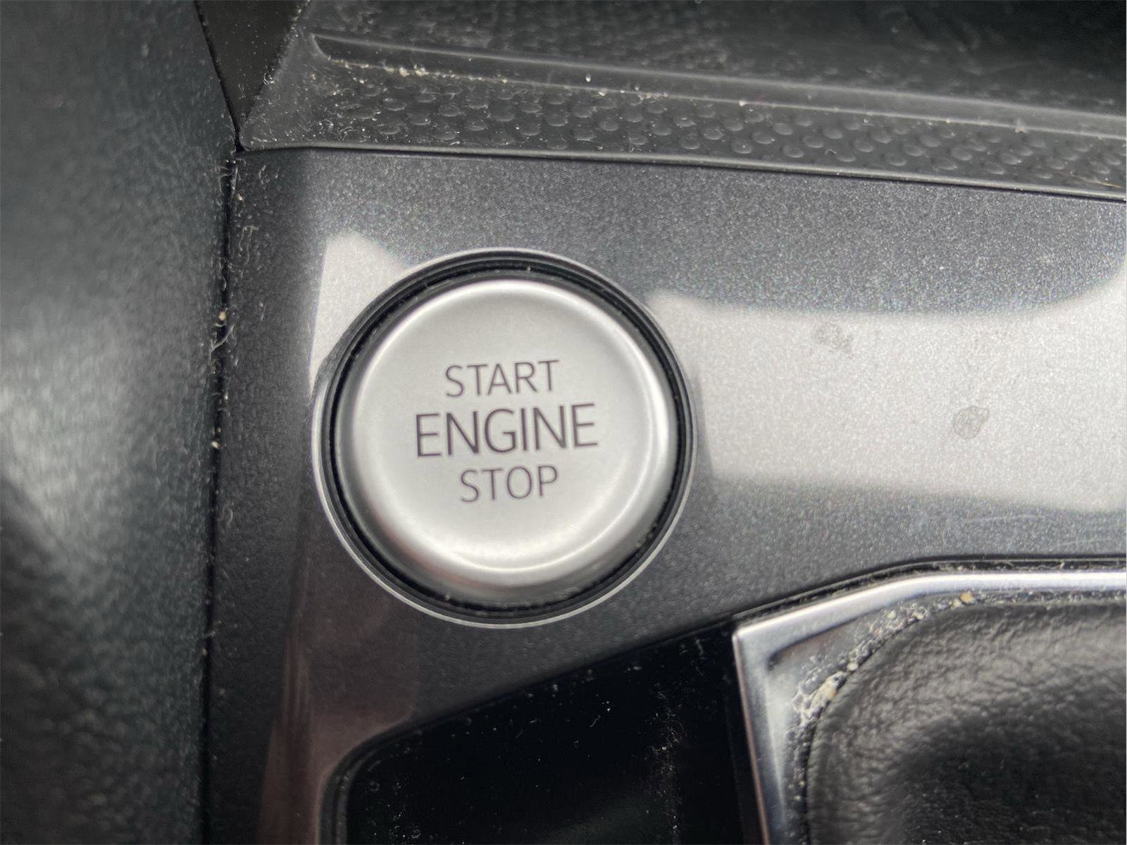 Used 2023 Volkswagen Tiguan SE image 32