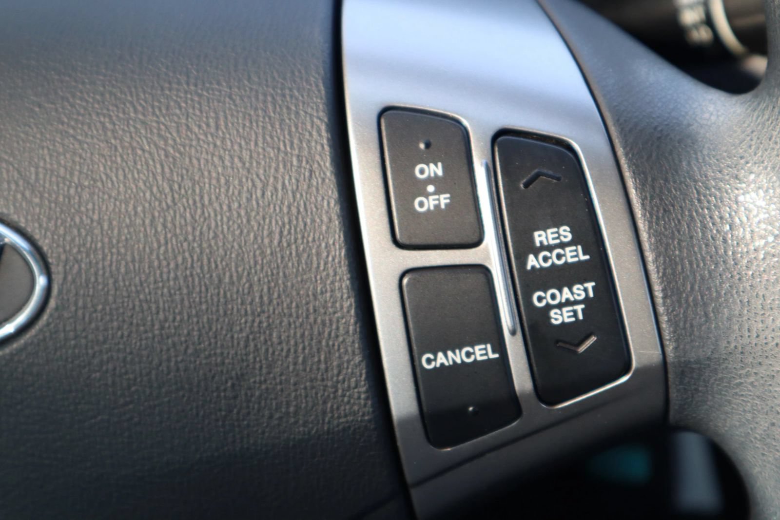 Used 2010 Hyundai Elantra GLS FWD image 23