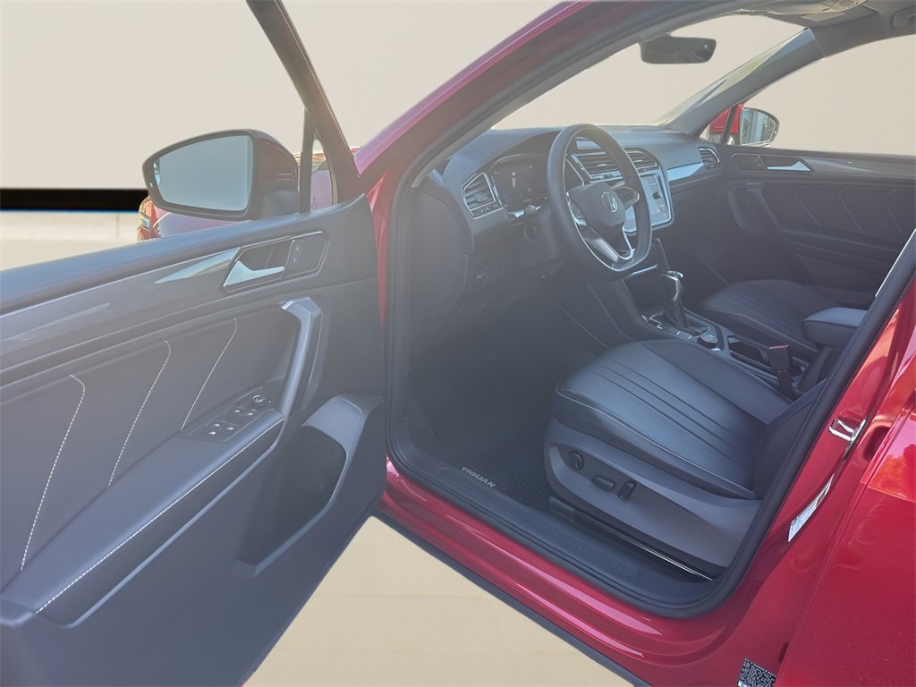 Used 2022 Volkswagen Tiguan SE image 17