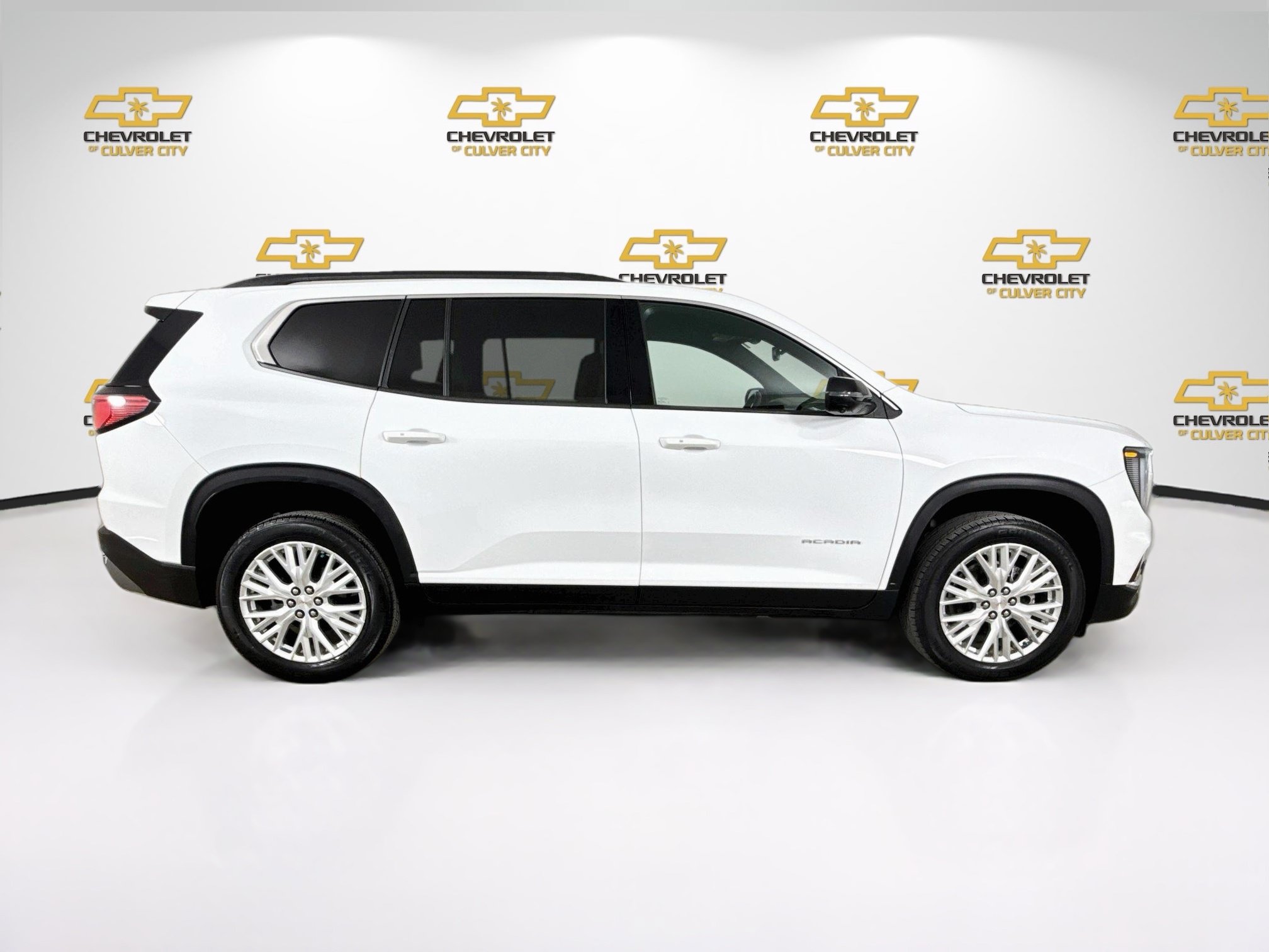 Used 2024 GMC Acadia Elevation w/ LPO, Floor Liner Package FWD image 9