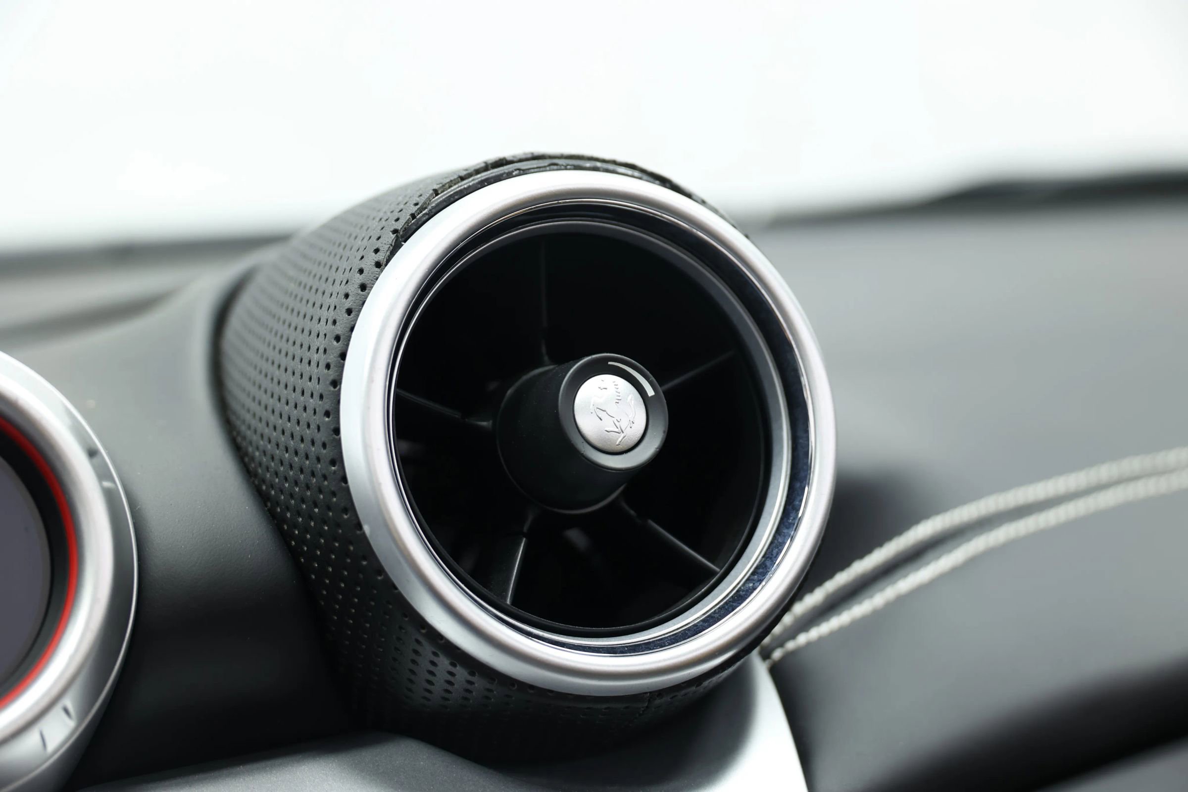 Used 2015 Ferrari California T image 38