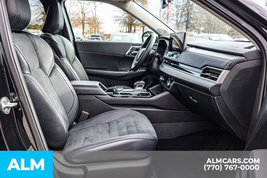 Used 2025 Mitsubishi Outlander SE image 23