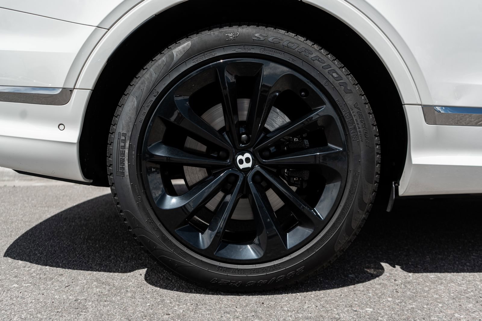 Certified 2022 Bentley Bentayga AWD/4WD image 15