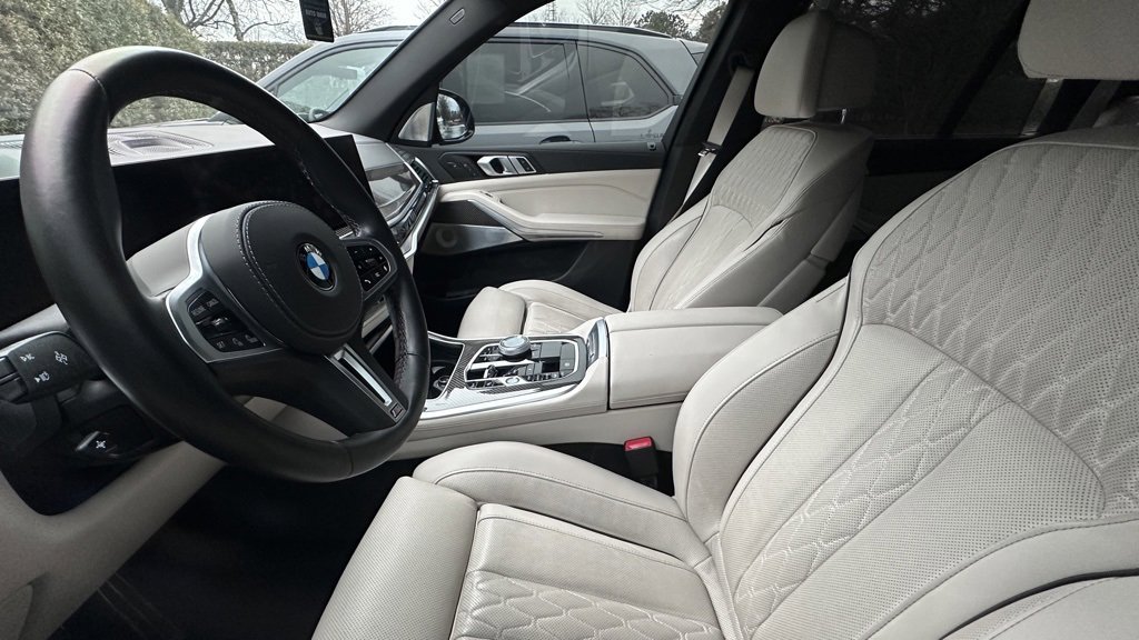 Used 2025 BMW X5 M60i image 11