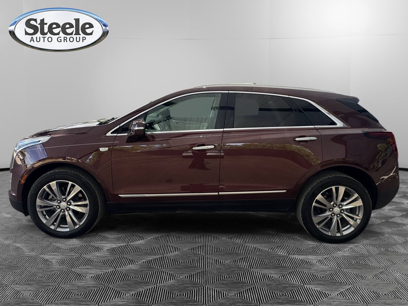 Used 2023 Cadillac XT5 Premium Luxury FWD image 2
