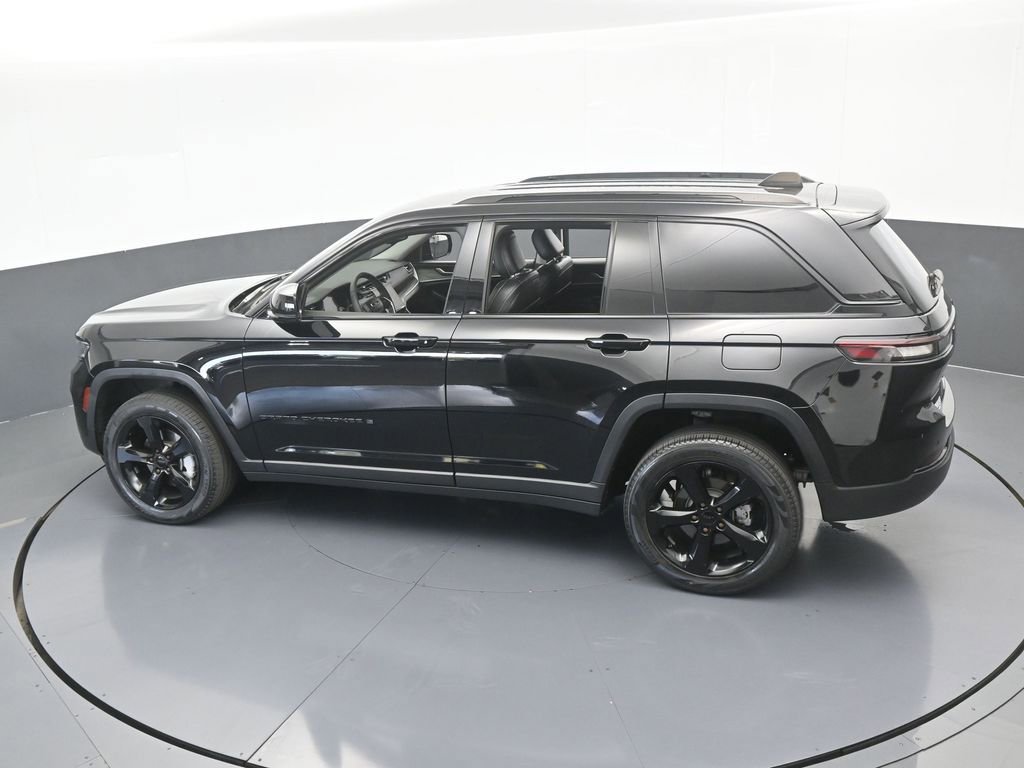 Used 2023 Jeep Grand Cherokee Limited w/ Black Appearance Package image 51