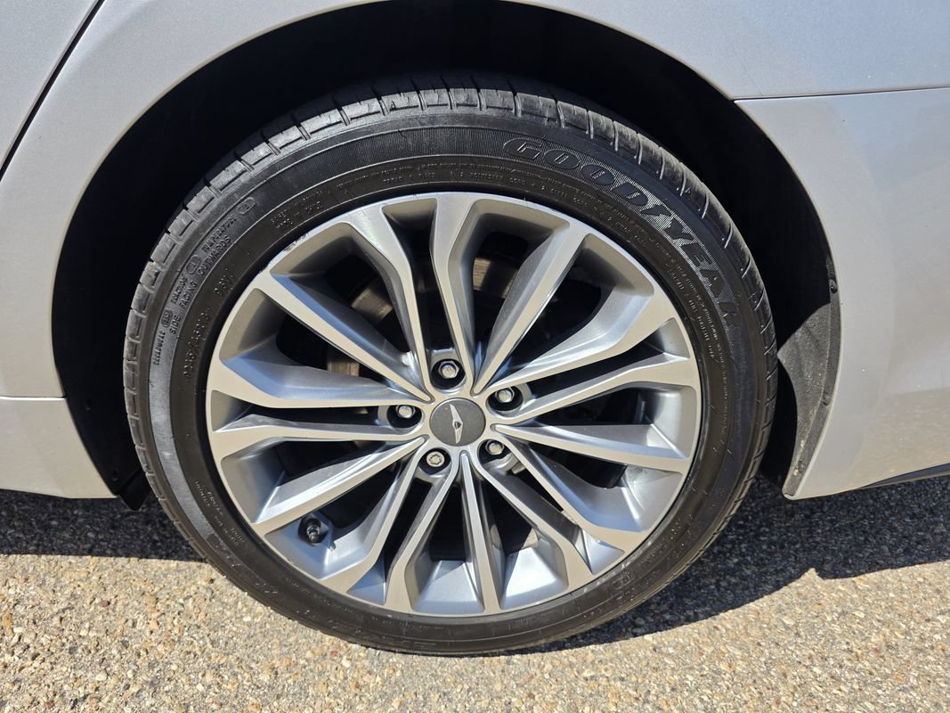 Used 2017 Genesis G80 3.8 AWD/4WD image 36