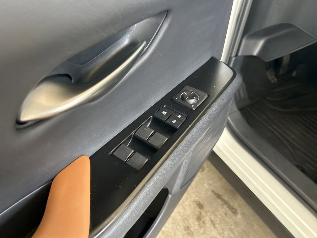 Used 2020 Lexus UX 200 w/ Premium Package image 36
