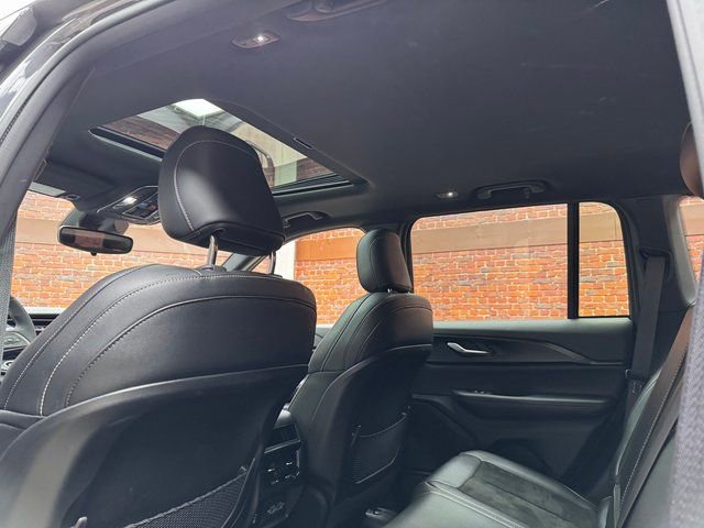 Used 2023 Jeep Grand Cherokee Altitude image 24