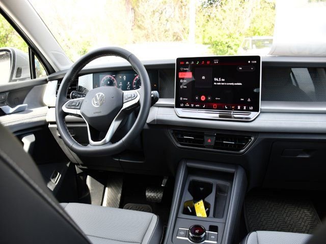New 2026 Volkswagen Tiguan SE FWD image 17