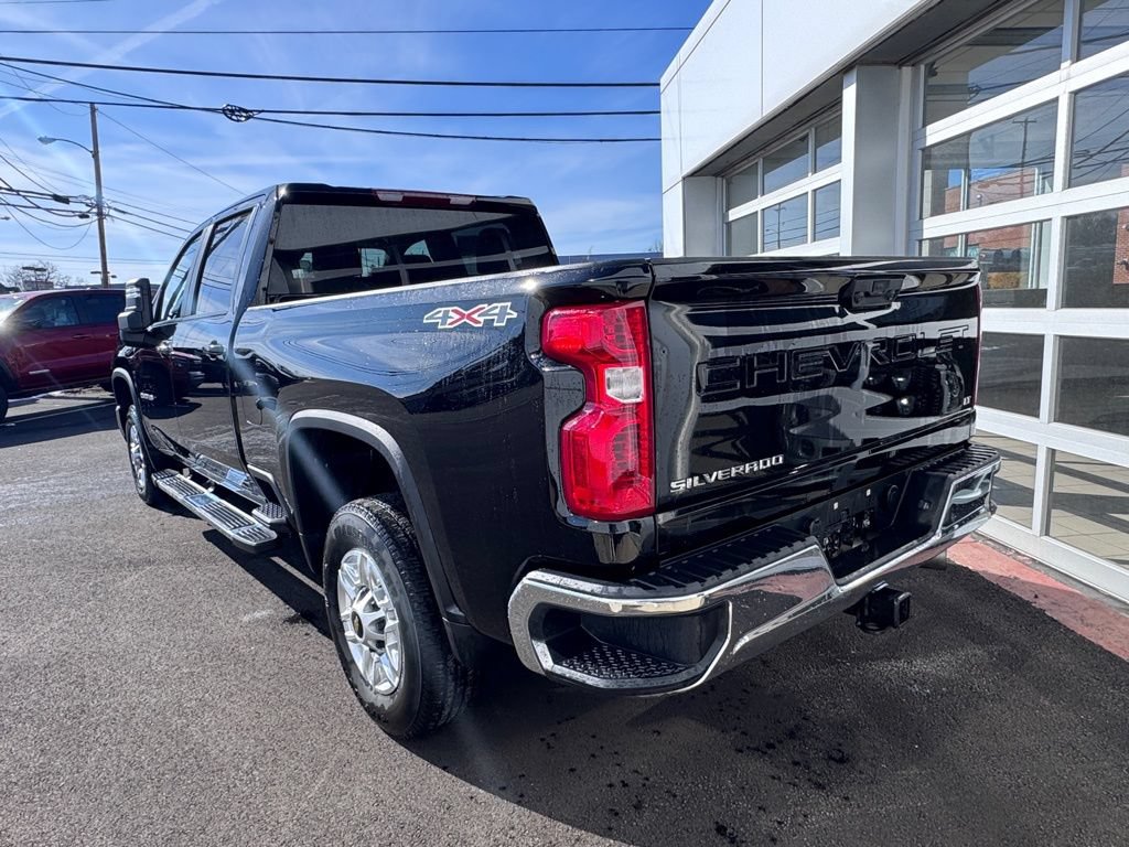 Used 2025 Chevrolet Silverado 2500 LT w/ Convenience Package AWD/4WD image 3