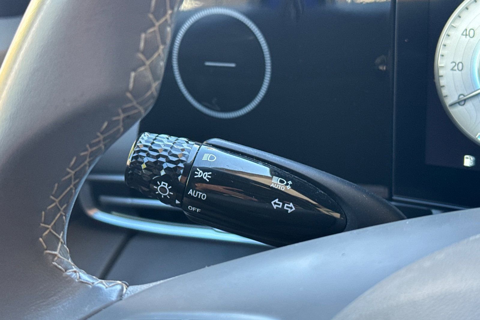 Used 2024 Hyundai Elantra SEL w/ Convenience Package image 35