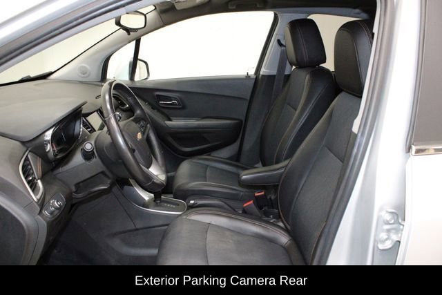 Used 2019 Chevrolet Trax LT w/ LT Convenience Package image 12