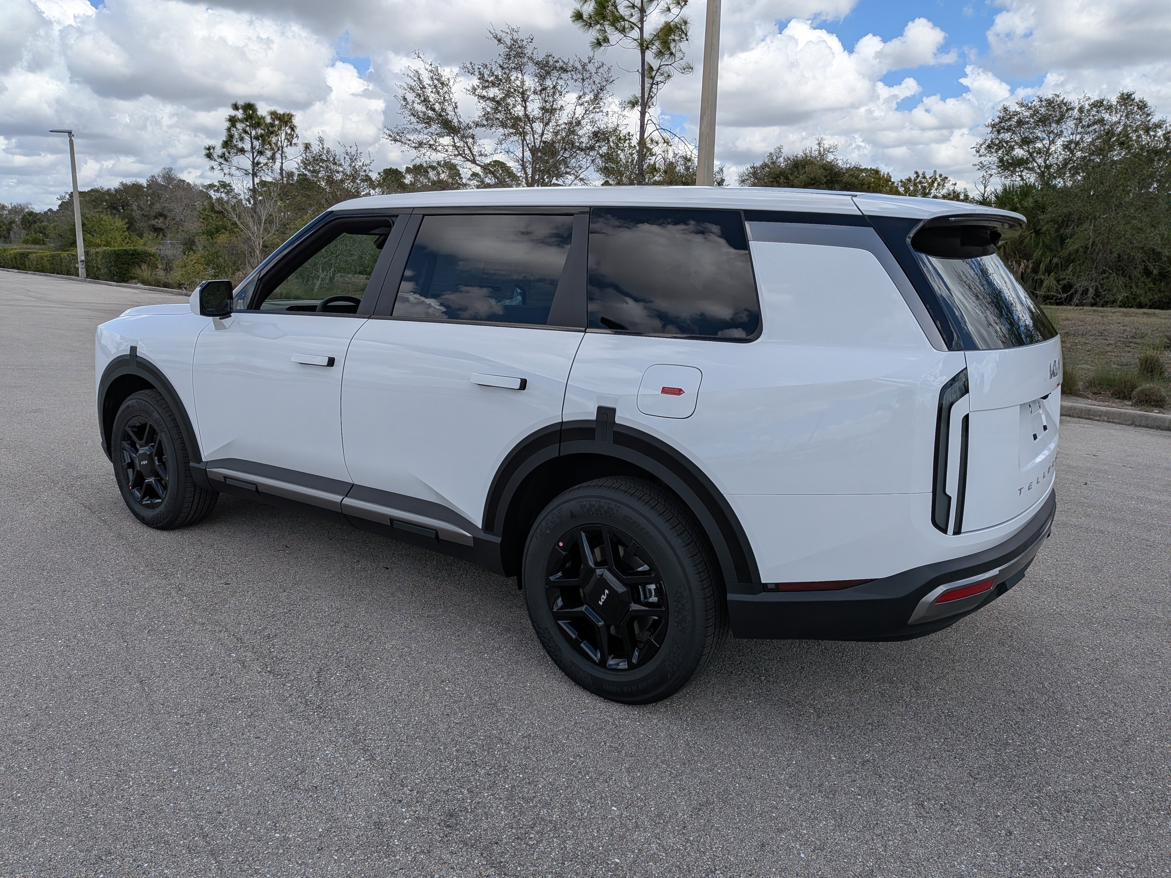 New 2027 Kia Telluride LX FWD image 7