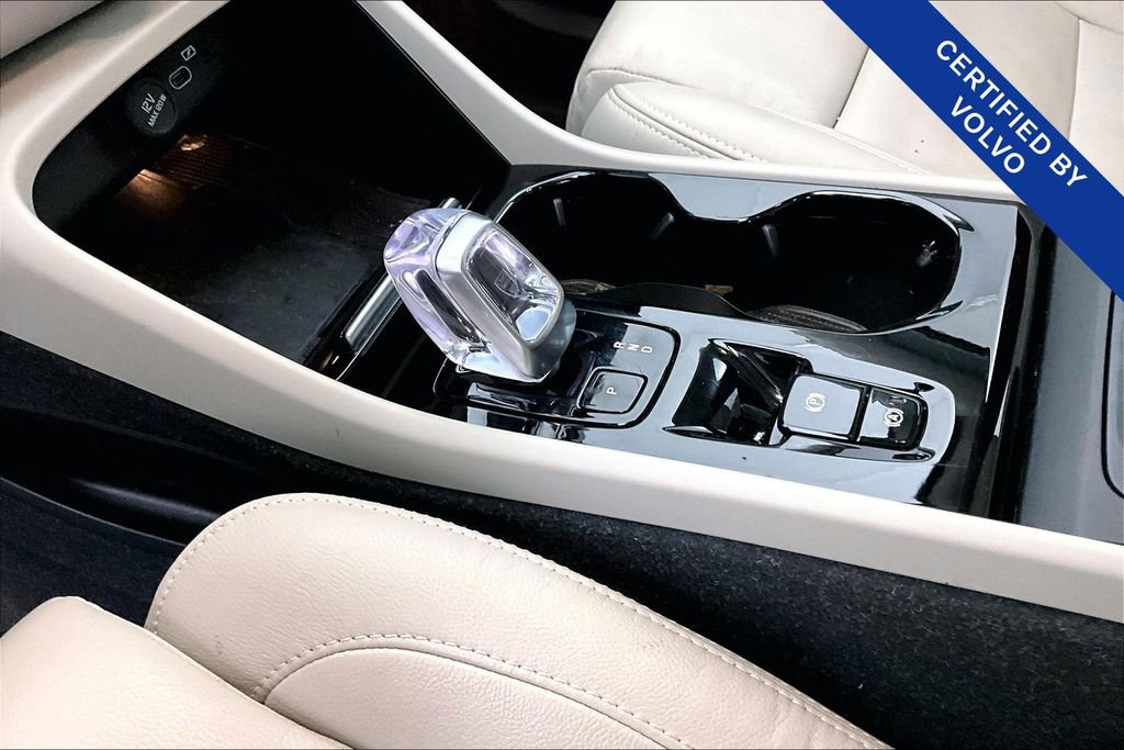 Used 2023 Volvo XC40 B5 Plus w/ Protection Package Premier image 19