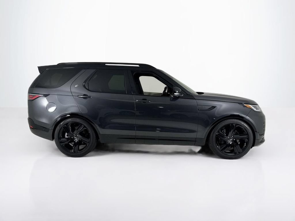 Used 2024 Land Rover Discovery Dynamic SE AWD/4WD image 6