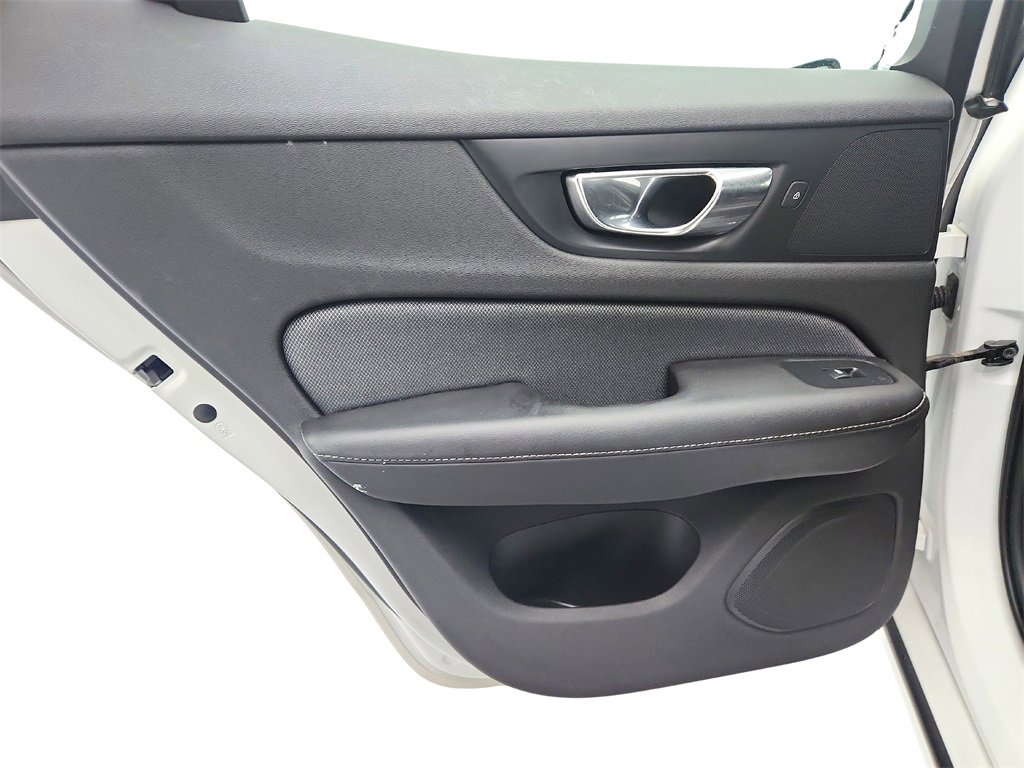 Used 2019 Volvo S60 T6 R-Design image 24