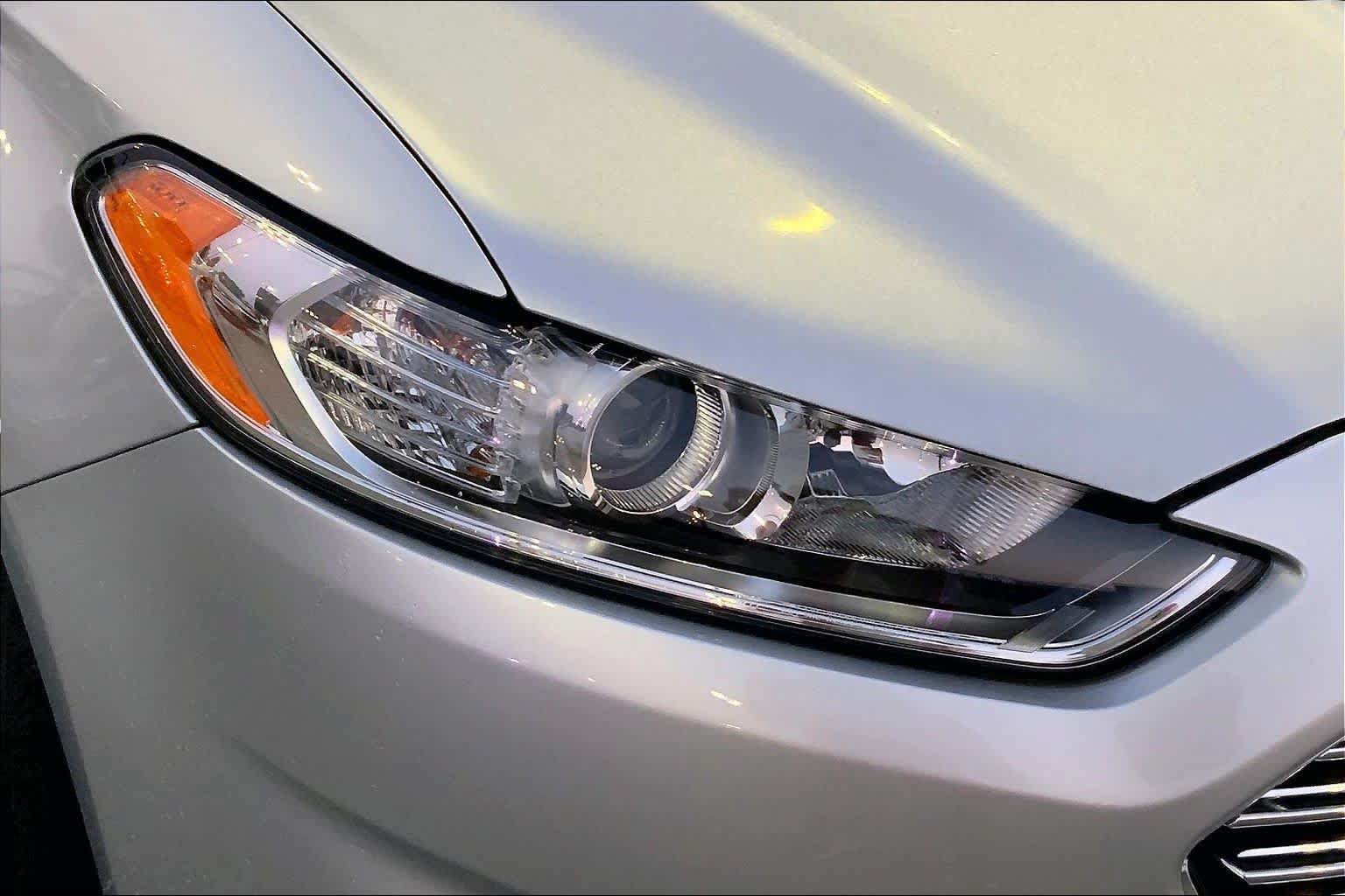 Used 2016 Ford Fusion SE w/ Equipment Group 202A FWD image 26