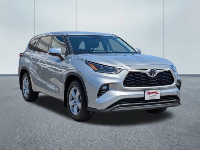Used 2021 Toyota Highlander LE image 3