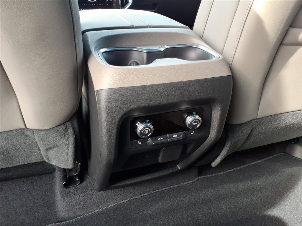 New 2026 GMC Acadia Elevation image 9