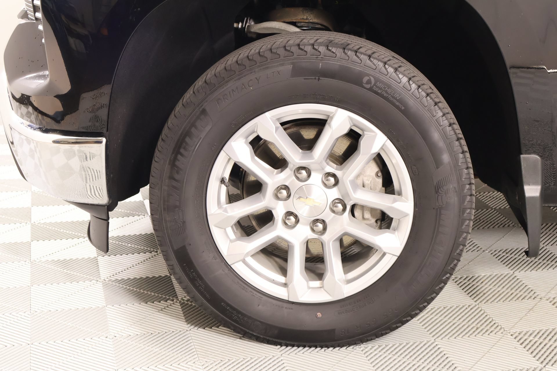 Used 2023 Chevrolet Silverado 1500 LT AWD/4WD image 17