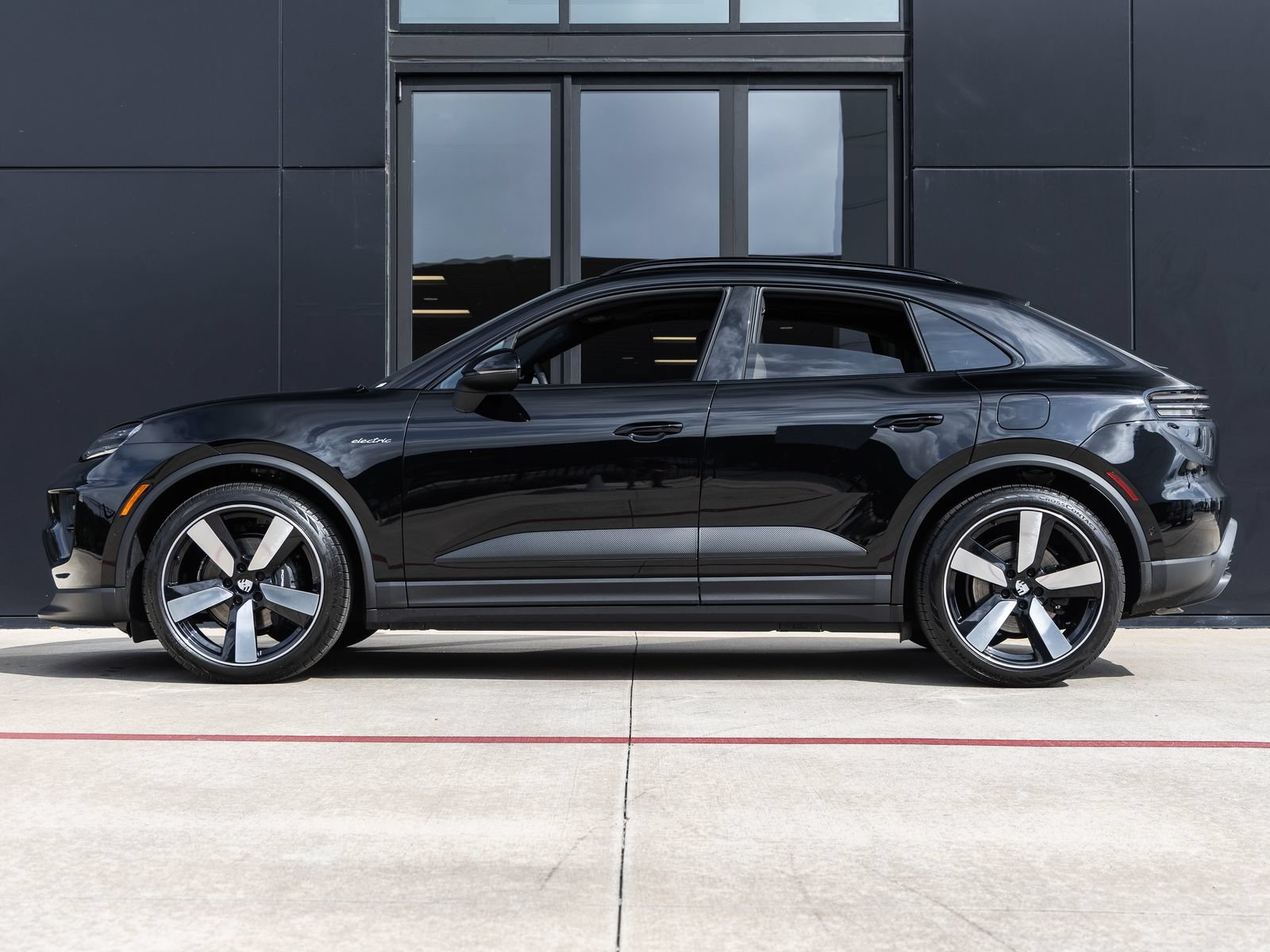 Certified 2025 Porsche Macan Electric RWD image 2