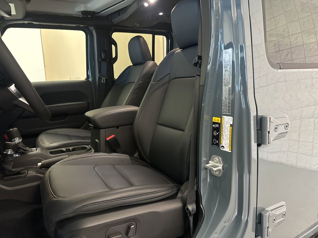 New 2026 Jeep Wrangler Unlimited Sahara AWD/4WD image 3