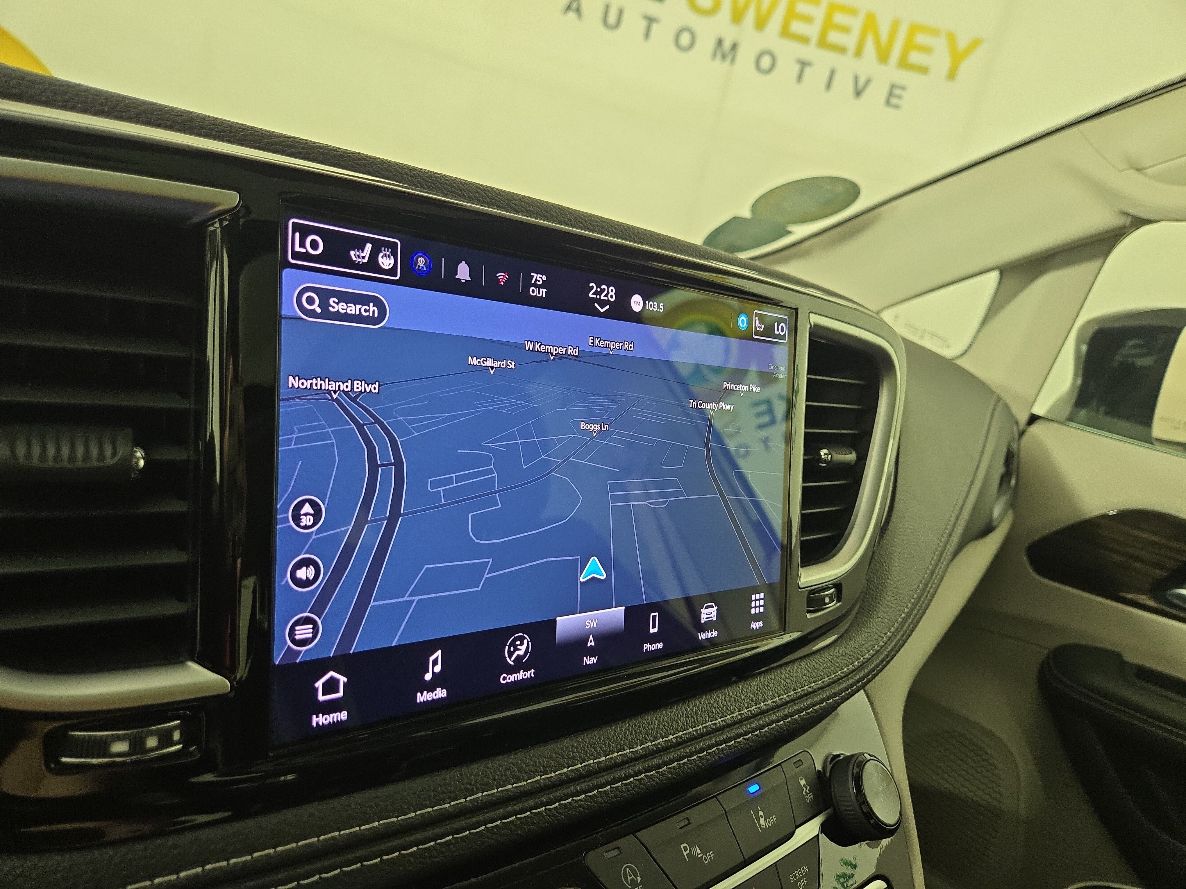 Used 2024 Chrysler Pacifica Limited FWD image 21